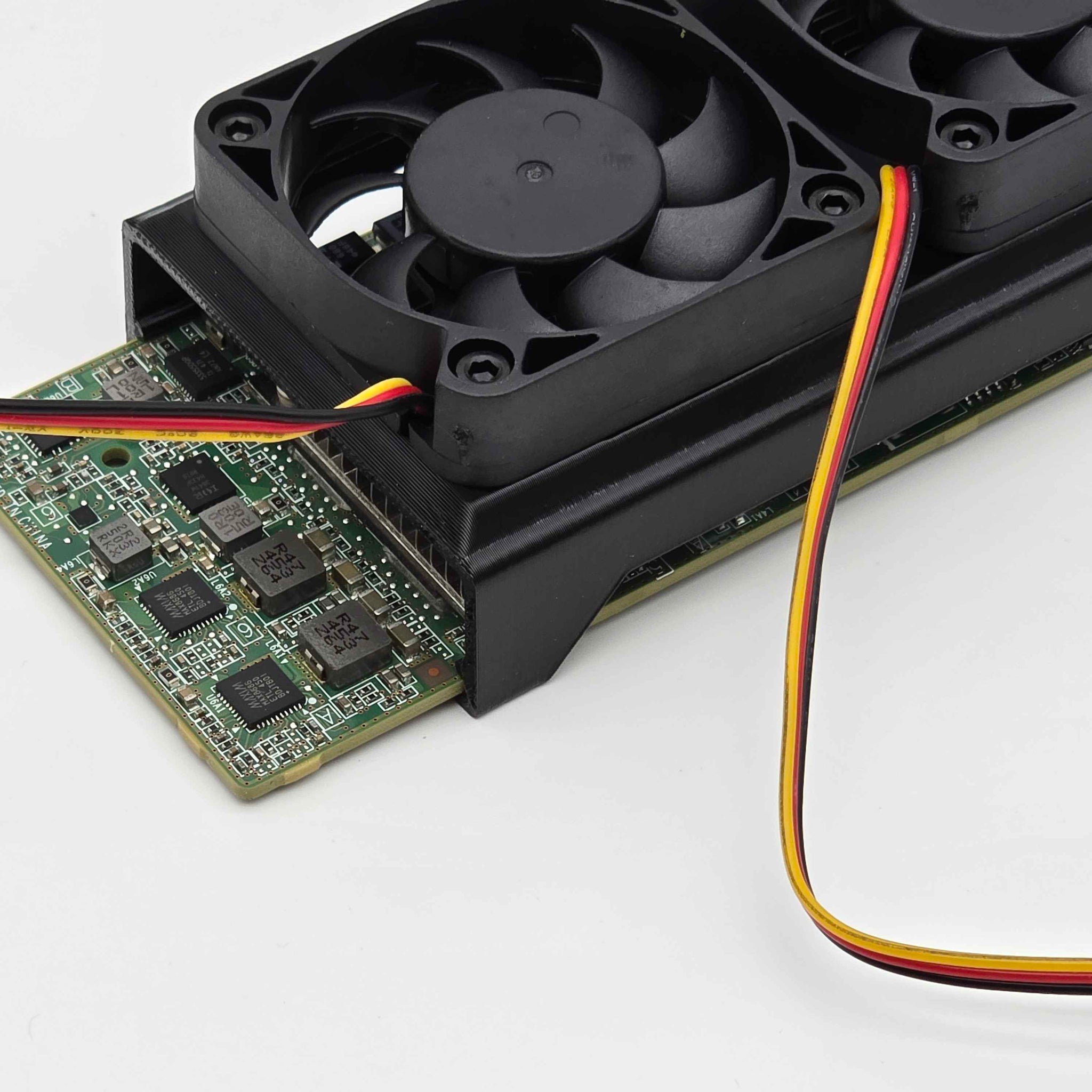 LSI 9206-16e 1V1W2 00MH942 SAS HBA 2x 50mm Cooling Fan Included + Shroud Cooler